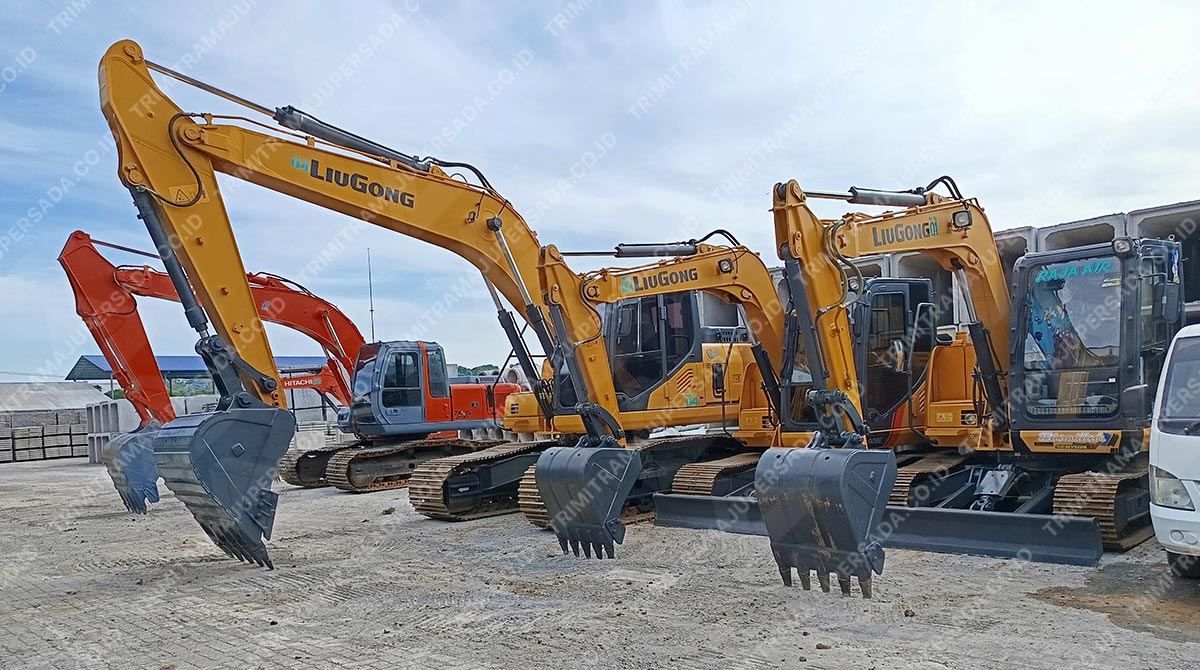 harga rental excavator makassar