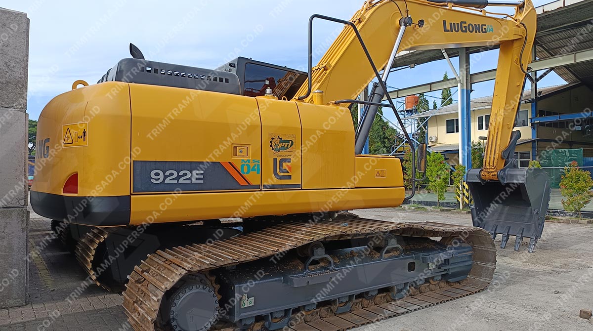 tempat sewa excavator di makassar